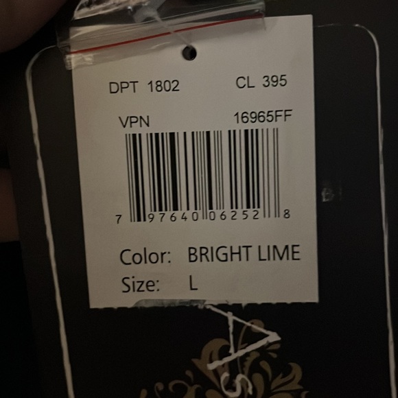 Still has tags on it. Light green - Picture 6 of 6